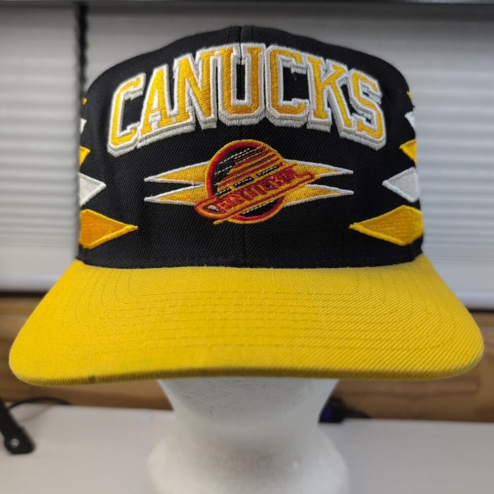 VTG Mitchell & Ness NHL Vancouver Canucks Embroidered Diamond Snapback Hat Cap